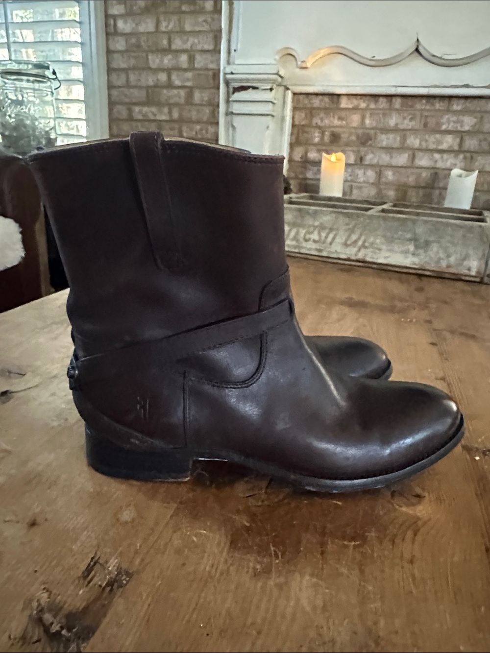FRYE DARK BROWN LEATHER ANKLE BOOTS 8 4001